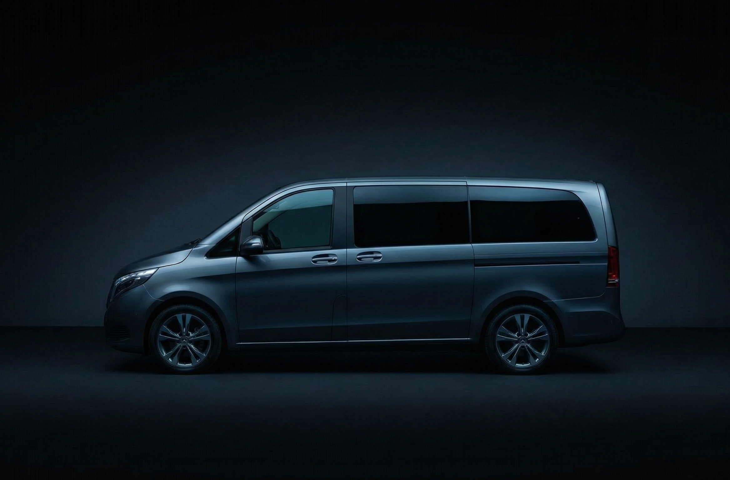 Mercedes V-Class minibus